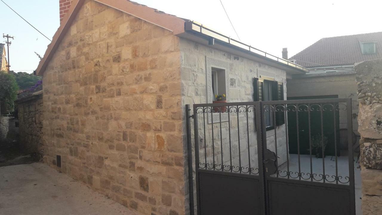 Studio Apartment Matoni Postira Exterior photo